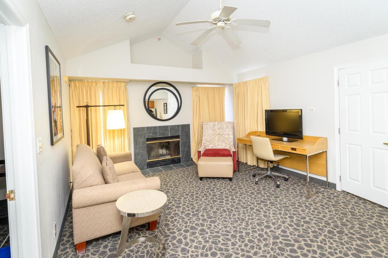 Philadelphia Suites At Airport - An Extended Stay Hotel Экстерьер фото