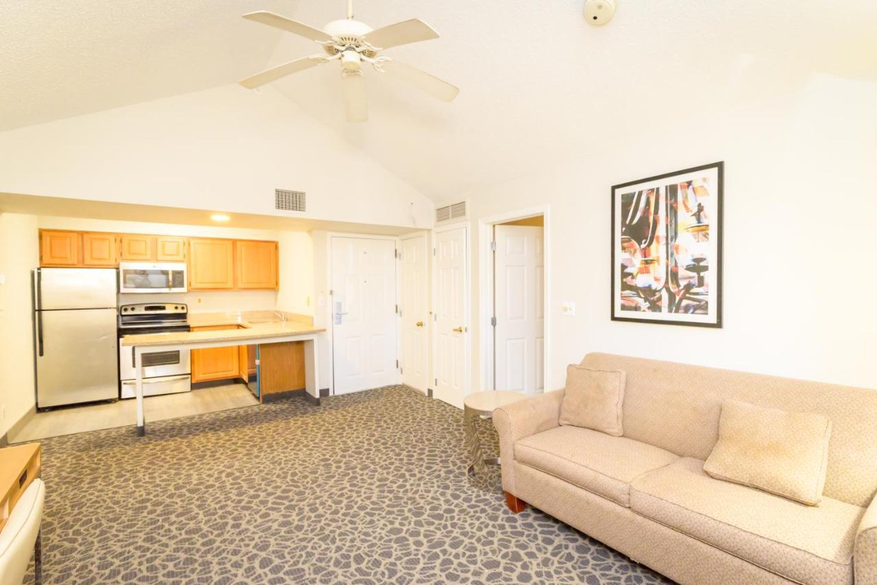 Philadelphia Suites At Airport - An Extended Stay Hotel Экстерьер фото