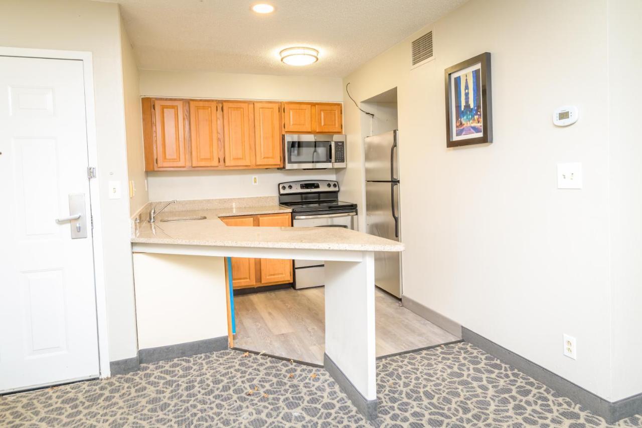 Philadelphia Suites At Airport - An Extended Stay Hotel Экстерьер фото