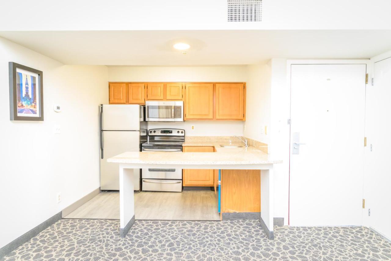 Philadelphia Suites At Airport - An Extended Stay Hotel Экстерьер фото