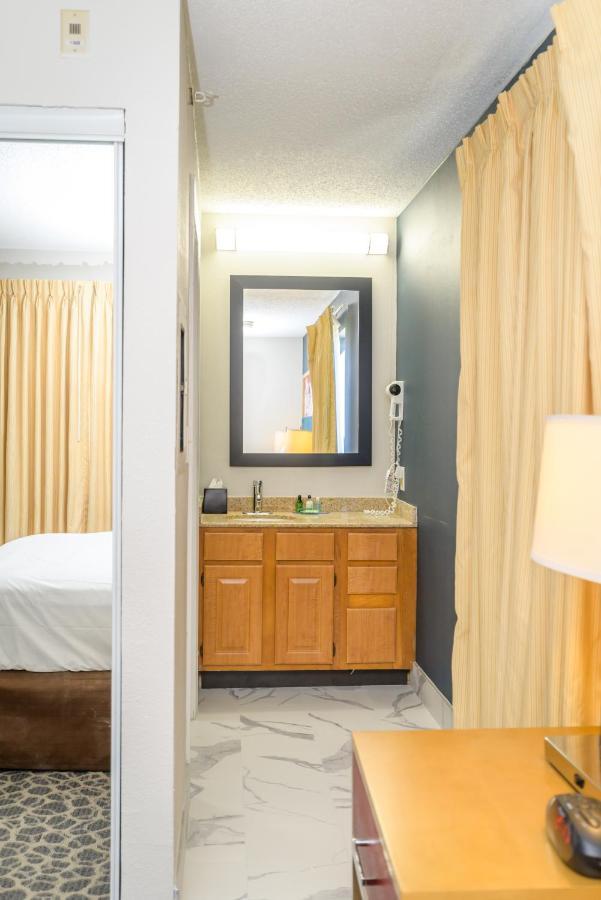 Philadelphia Suites At Airport - An Extended Stay Hotel Экстерьер фото