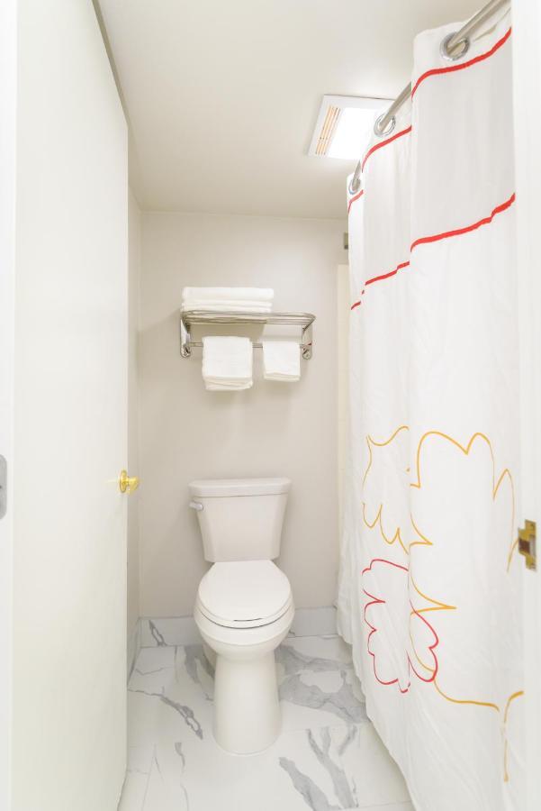 Philadelphia Suites At Airport - An Extended Stay Hotel Экстерьер фото