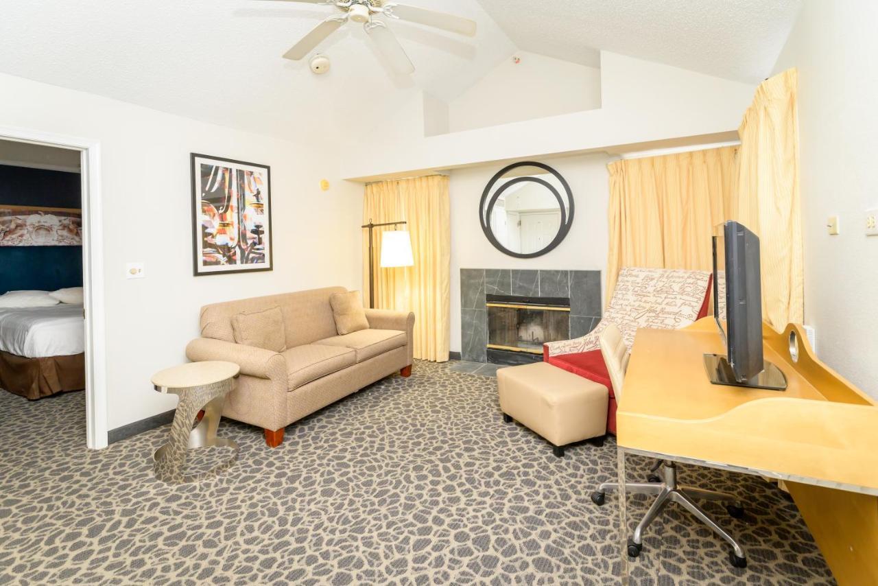 Philadelphia Suites At Airport - An Extended Stay Hotel Экстерьер фото
