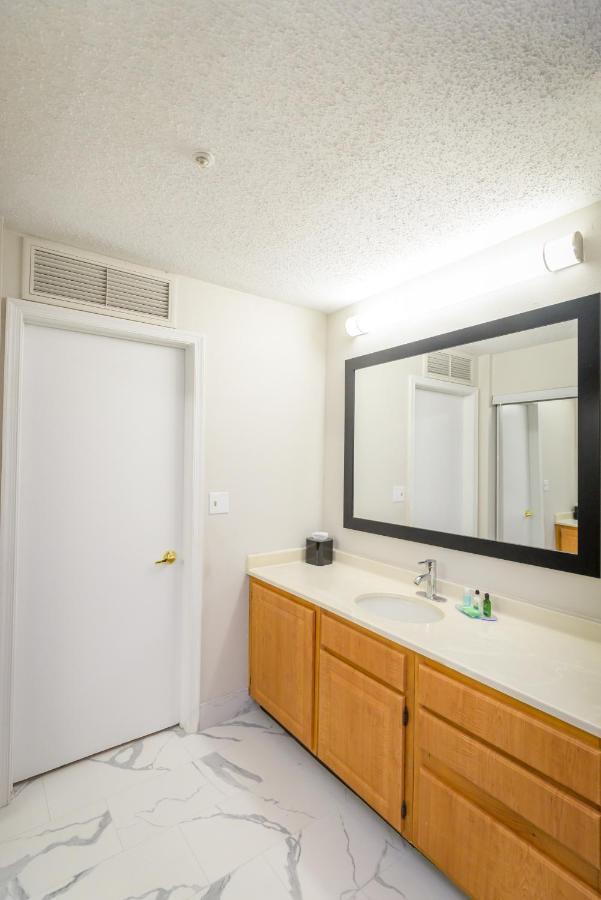 Philadelphia Suites At Airport - An Extended Stay Hotel Экстерьер фото